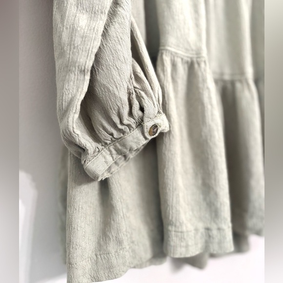 AE Babydoll Tunic Top Sage Green 3/4 Sleeves Boho Tiered Keyhole Back - Picture 2 of 7